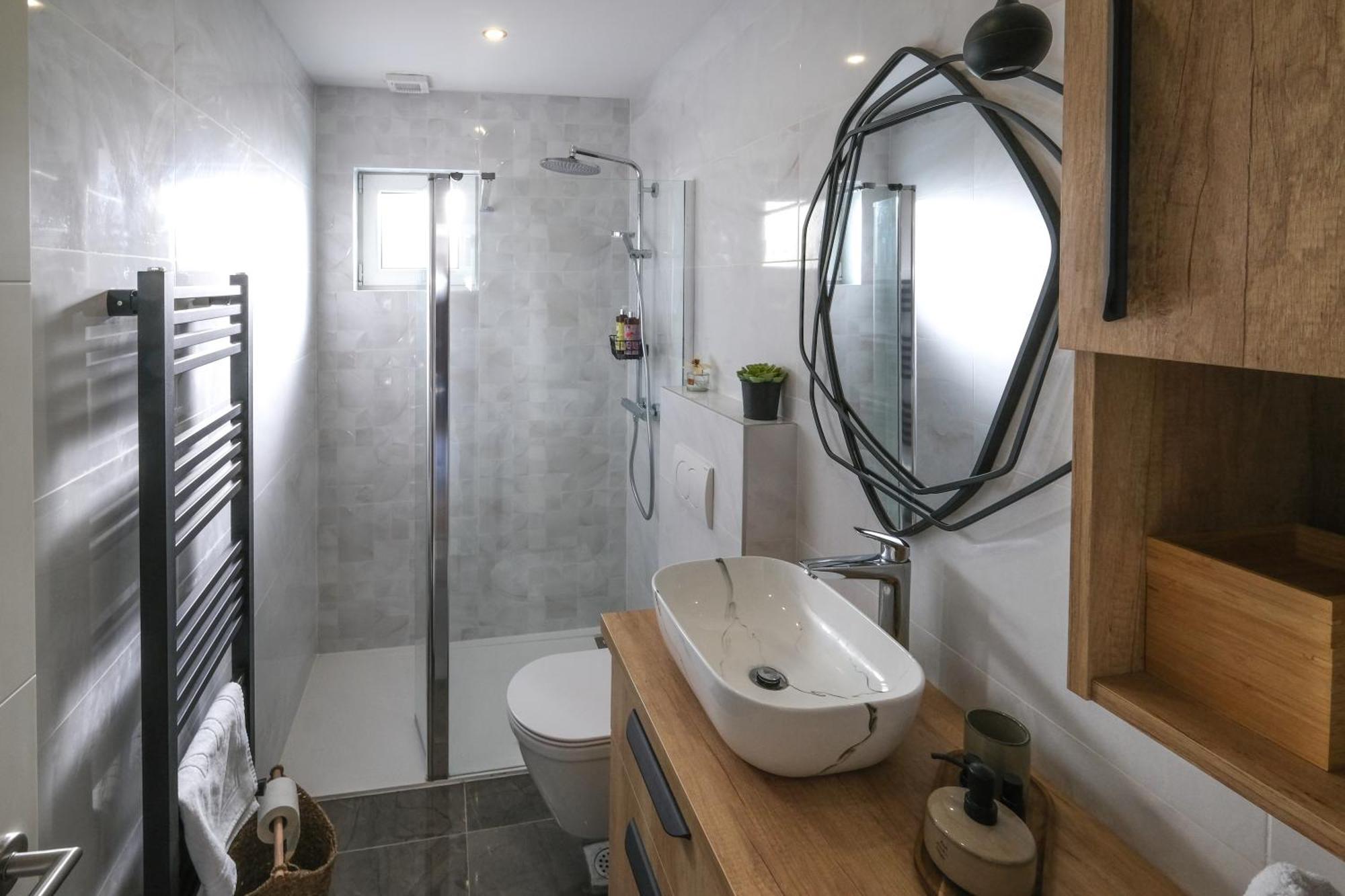 Kaja - Self Check In - Free Parking Holiday home